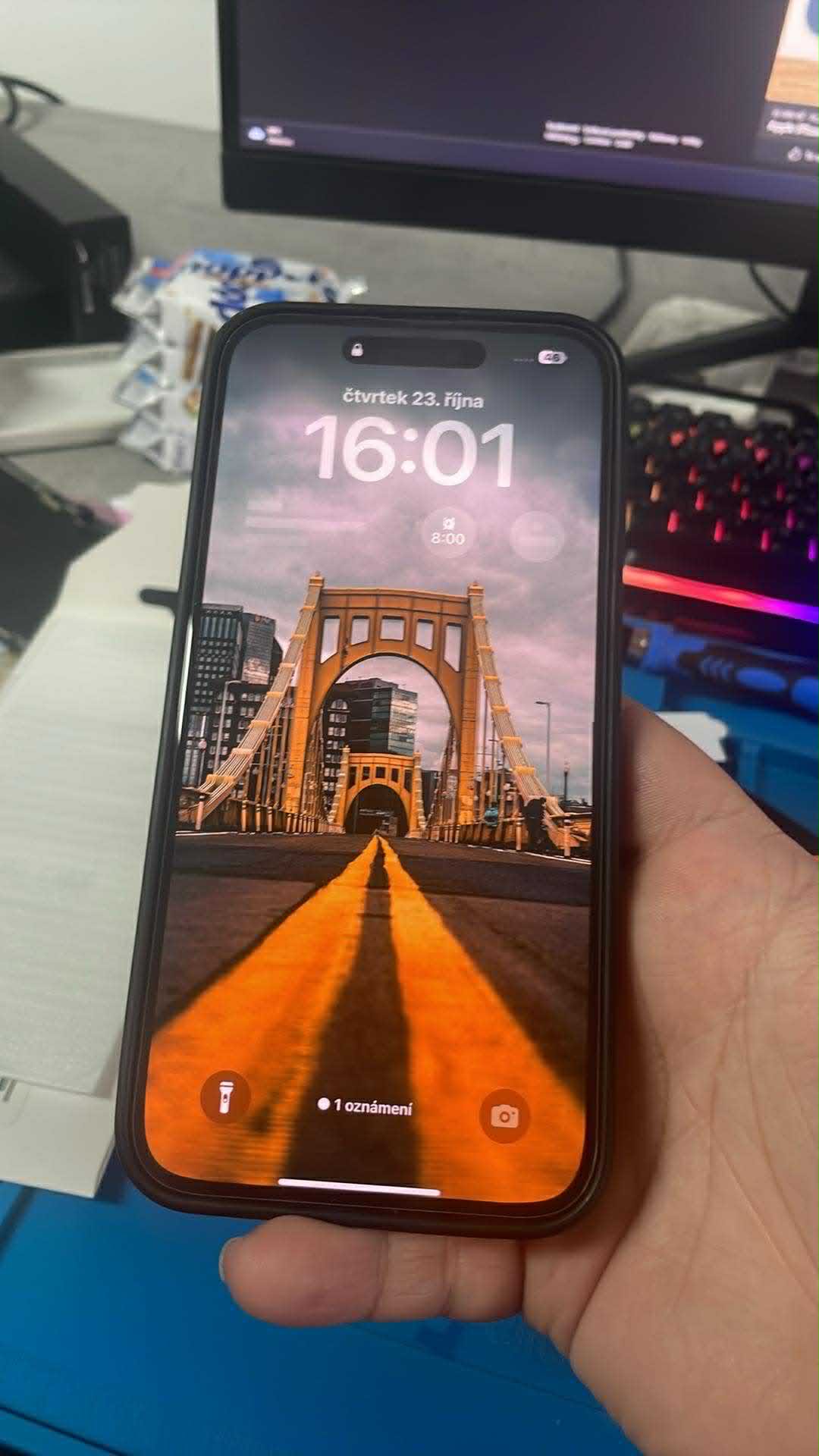 Apple iPhone — nový displej po opravě
